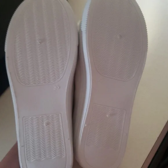 New never worn white shoes - Picture 4 of 6